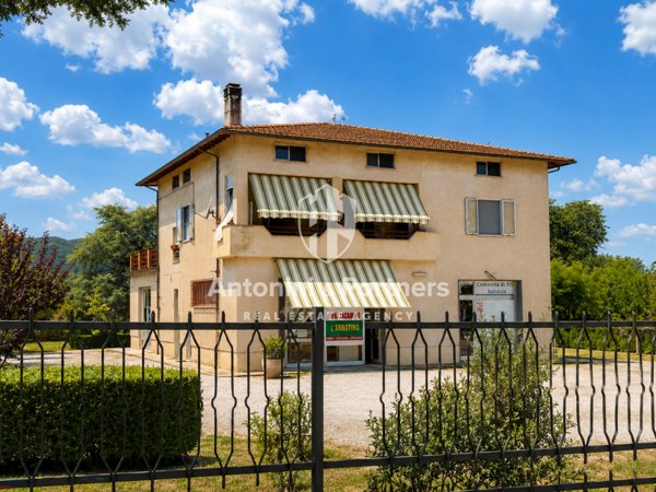 casa indipendente in vendita a Todi in zona Pian di Porto