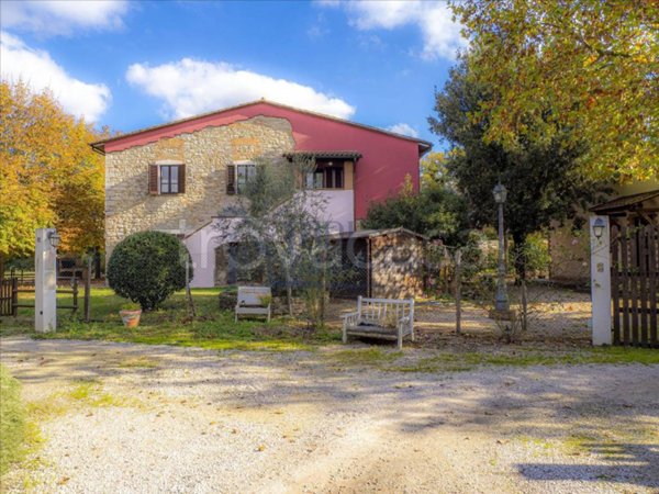 casa indipendente in vendita a Todi