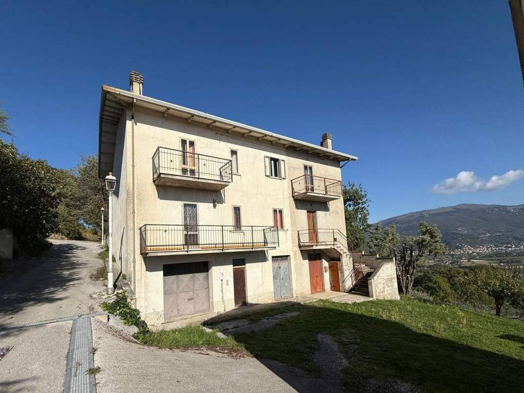 casa indipendente in vendita a Todi