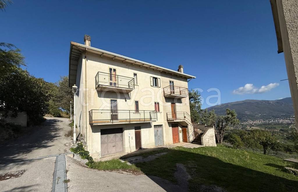 casa indipendente in vendita a Todi