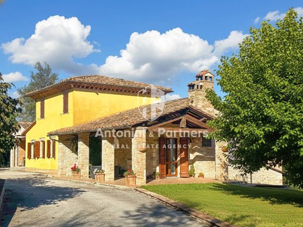 casa indipendente in vendita a Todi