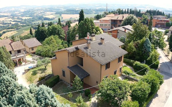 casa indipendente in vendita a Todi