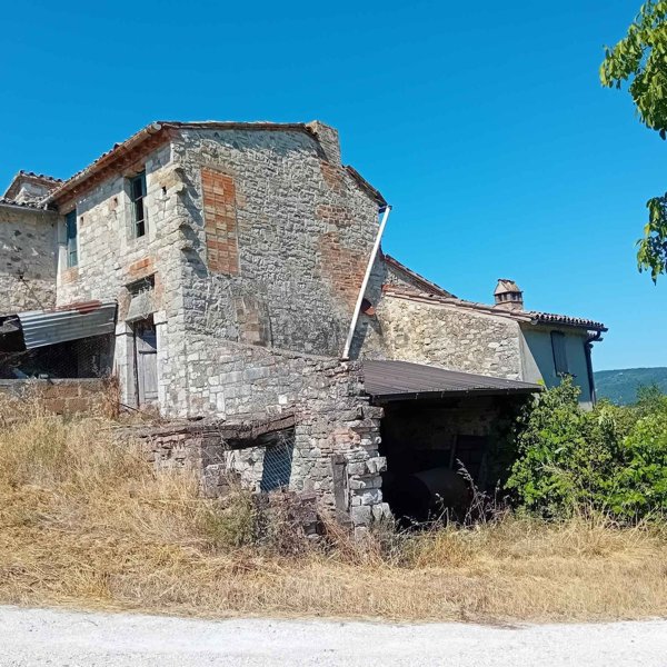 casale in vendita a Todi in zona Pesciano