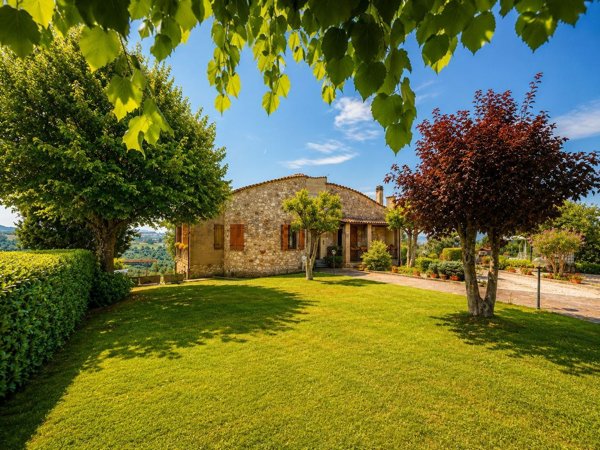 casa indipendente in vendita a Todi in zona Petroro