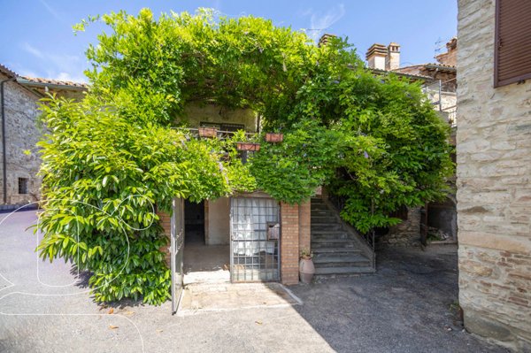 casa indipendente in vendita a Todi in zona Pian di San Martino