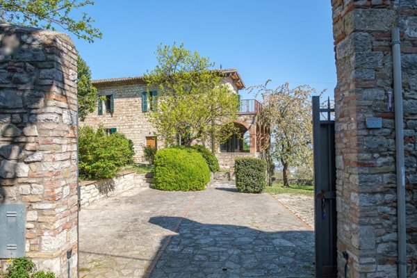 casa indipendente in vendita a Todi
