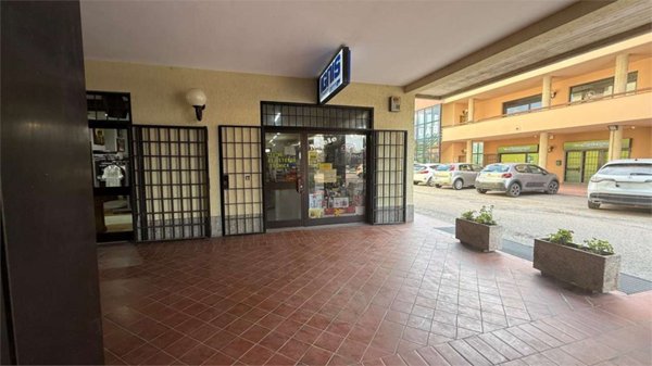 locale commerciale in vendita a Todi in zona Ponterio