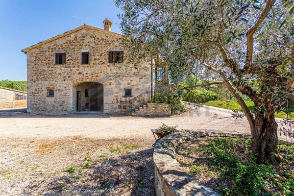 casa indipendente in vendita a Todi in zona Izzalini