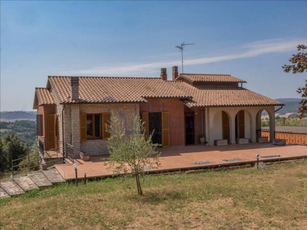 casa indipendente in vendita a Todi
