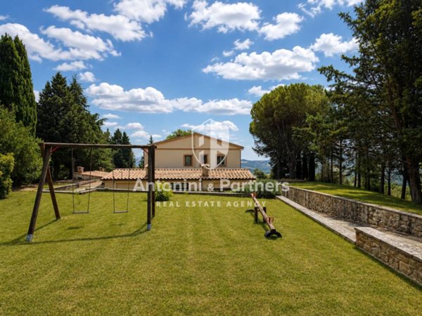 casa indipendente in vendita a Todi in zona Quadro