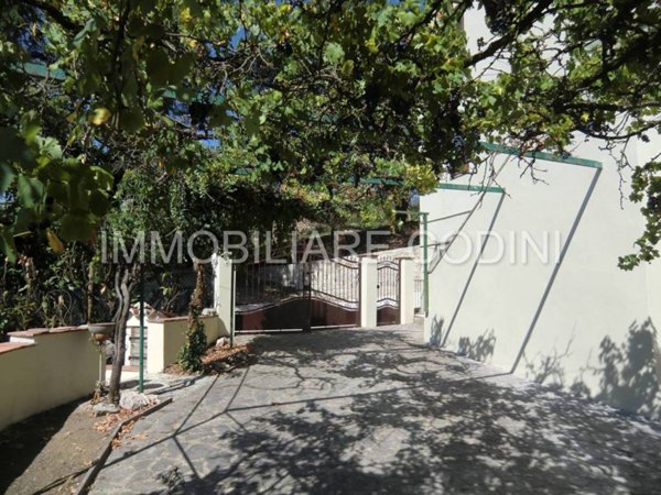 casa indipendente in vendita a Todi in zona Frontignano
