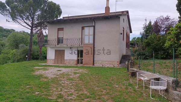 casa indipendente in vendita a Todi in zona Cacciano