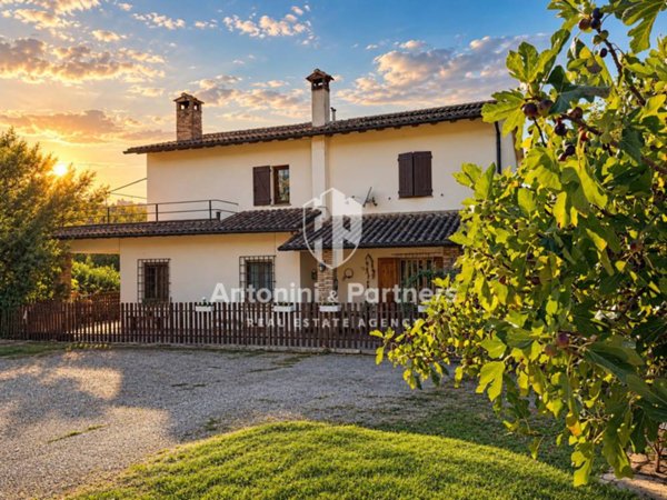 casa indipendente in vendita a Todi in zona San Damiano