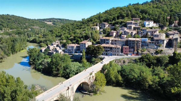 appartamento in vendita a Todi in zona Pontecuti