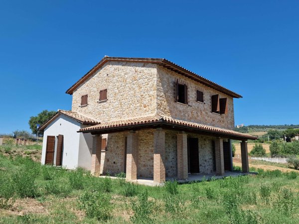 casa indipendente in vendita a Todi