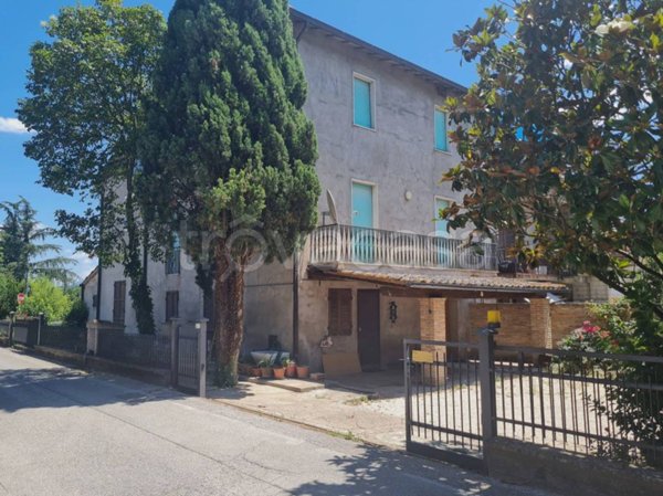 casa indipendente in vendita a Torgiano in zona Pontenuovo