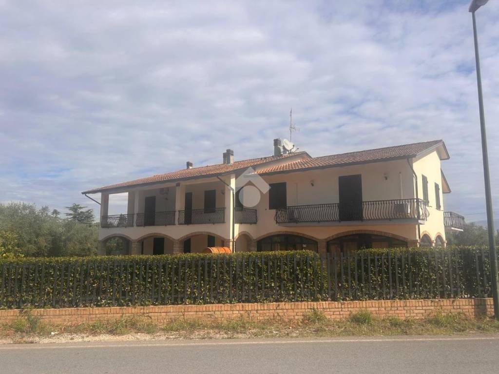 casa indipendente in vendita a Torgiano