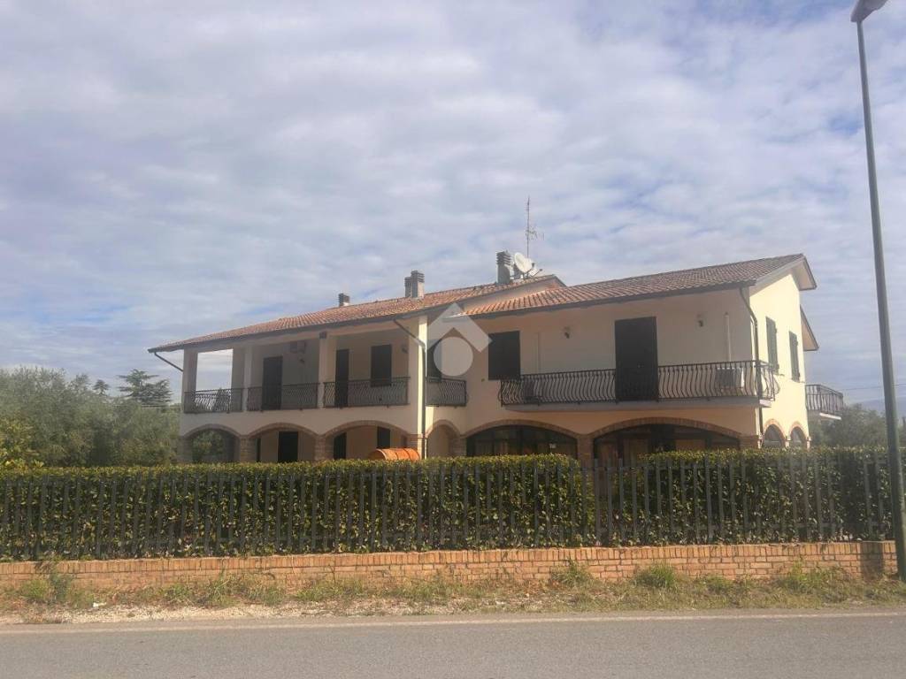 casa indipendente in vendita a Torgiano