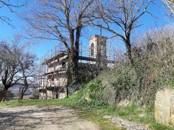 pentavano in vendita a Torgiano in zona Miralduolo