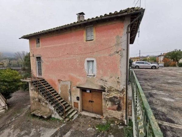 casa indipendente in vendita a Torgiano