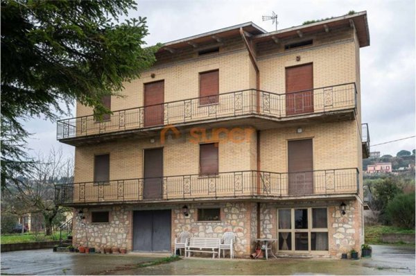casa indipendente in vendita a Torgiano
