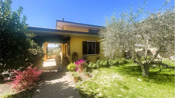 casa indipendente in vendita a Torgiano in zona Brufa