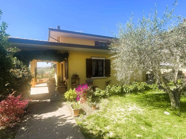 casa indipendente in vendita a Torgiano in zona Brufa