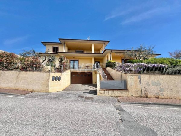 casa indipendente in vendita a Torgiano in zona Brufa