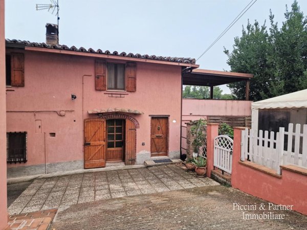 casa indipendente in vendita a Torgiano