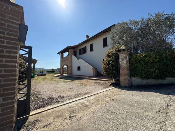 casa indipendente in vendita a Torgiano in zona Brufa