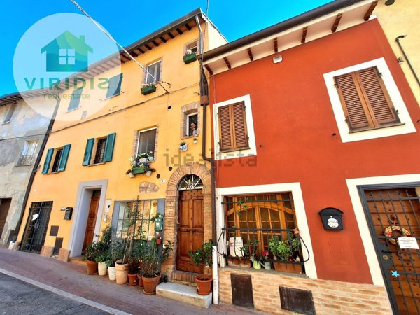 casa indipendente in vendita a Torgiano