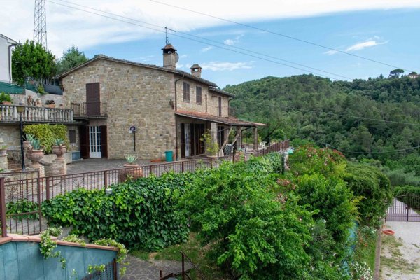 casa indipendente in vendita a Torgiano