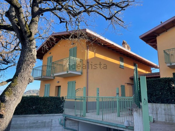 casa indipendente in vendita a Torgiano