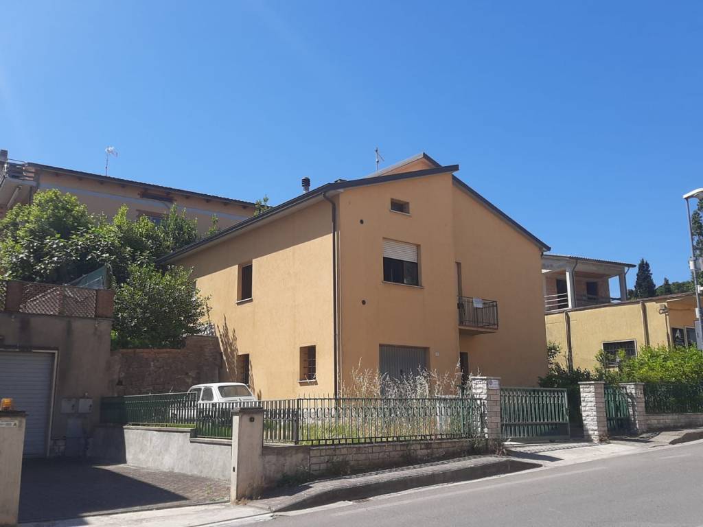 casa indipendente in vendita a Torgiano