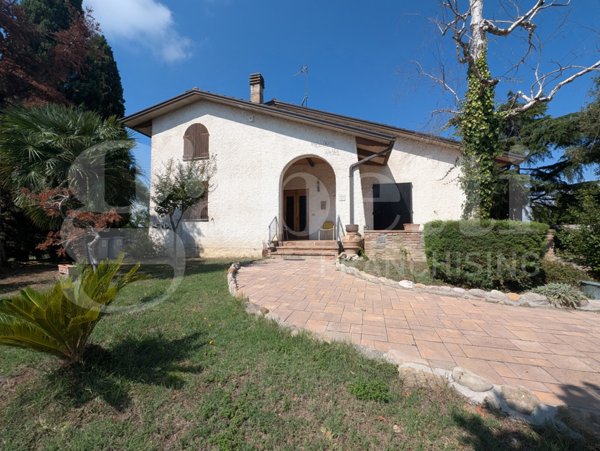 casa indipendente in vendita a Torgiano