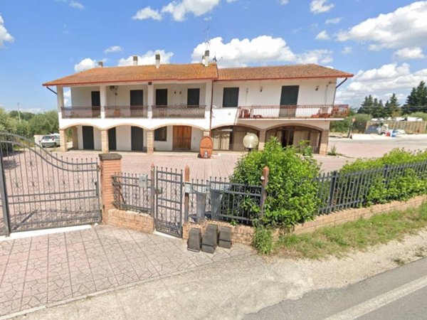 casa indipendente in vendita a Torgiano