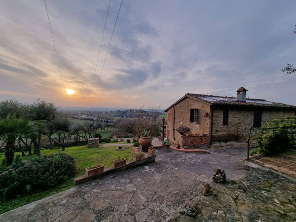 casa indipendente in vendita a Torgiano