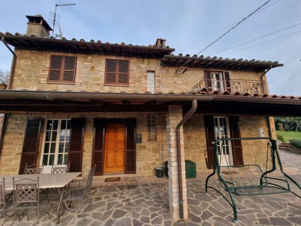 casa indipendente in vendita a Torgiano