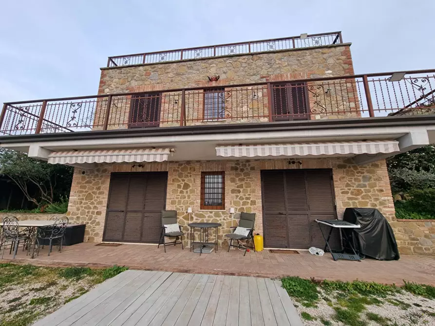 casa indipendente in vendita a Torgiano