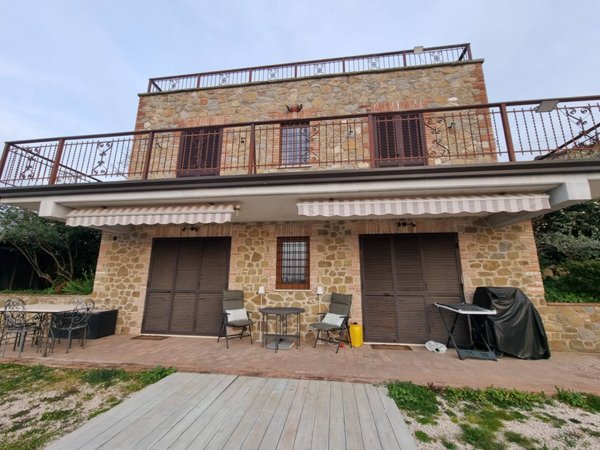 casa indipendente in vendita a Torgiano