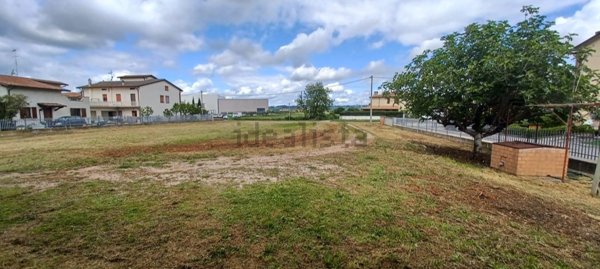 terreno edificabile in vendita a Torgiano