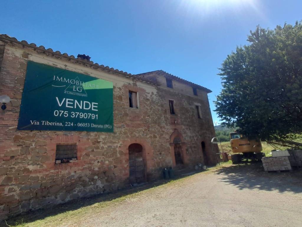 locale di sgombero in vendita a Torgiano