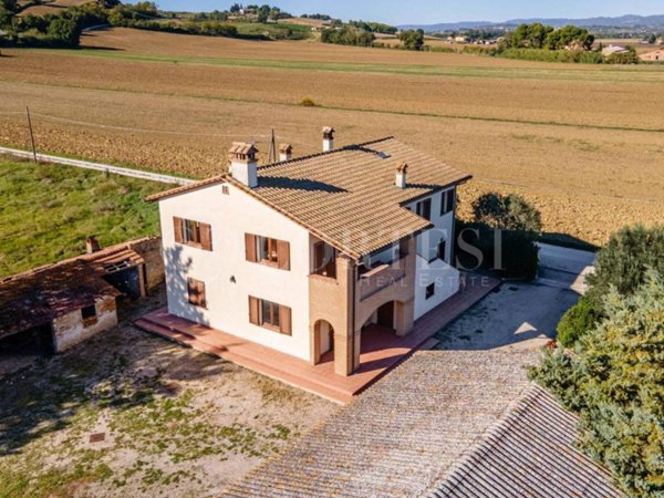 casa indipendente in vendita a Torgiano in zona Brufa