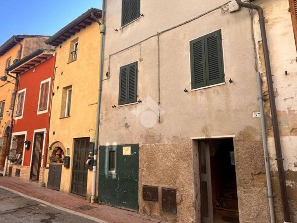 casa indipendente in vendita a Torgiano