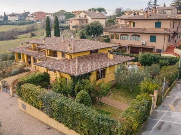 casa indipendente in vendita a Torgiano
