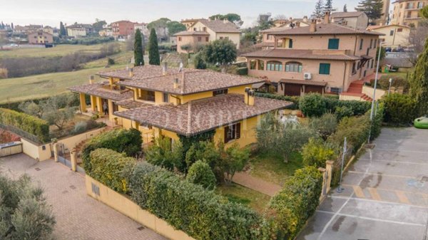 casa indipendente in vendita a Torgiano