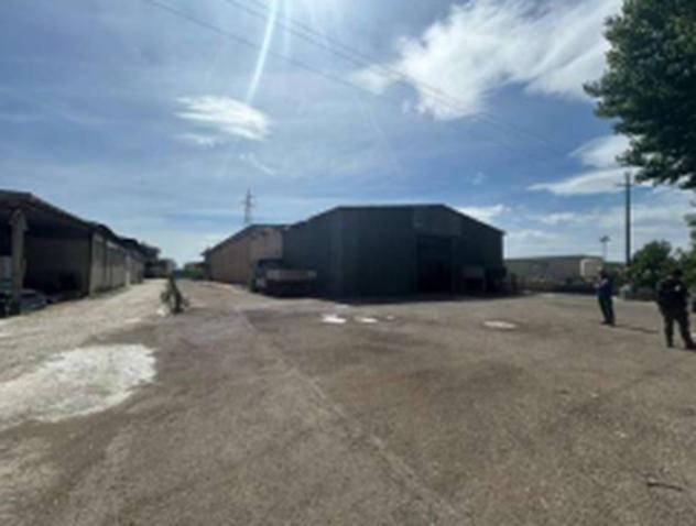 locale commerciale in vendita a Torgiano