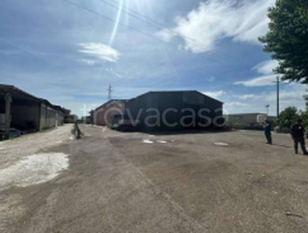 locale commerciale in vendita a Torgiano