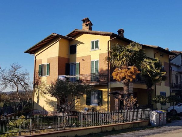 casa indipendente in vendita a Torgiano