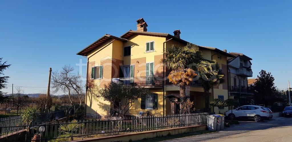 casa indipendente in vendita a Torgiano